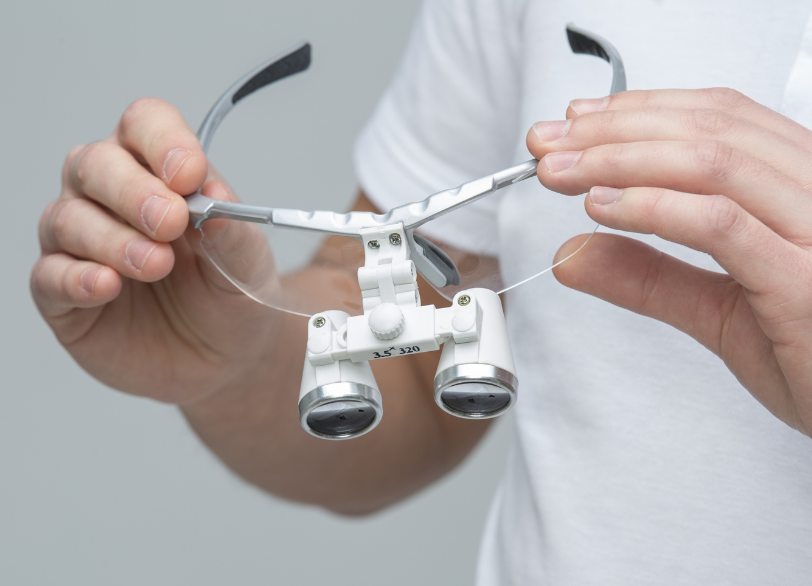 「ルーペ（拡大鏡）」との決定的な違い｜いばた歯科