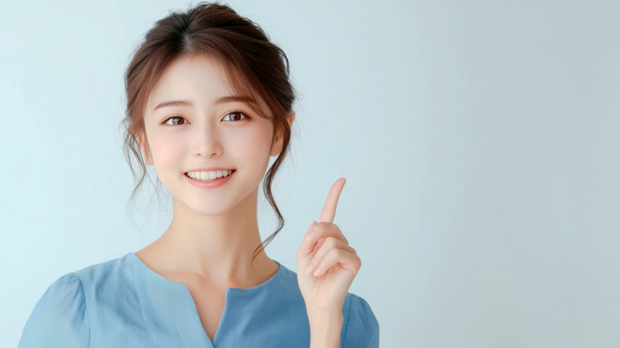 審美歯科治療を受ける際のポイントを伝える女性