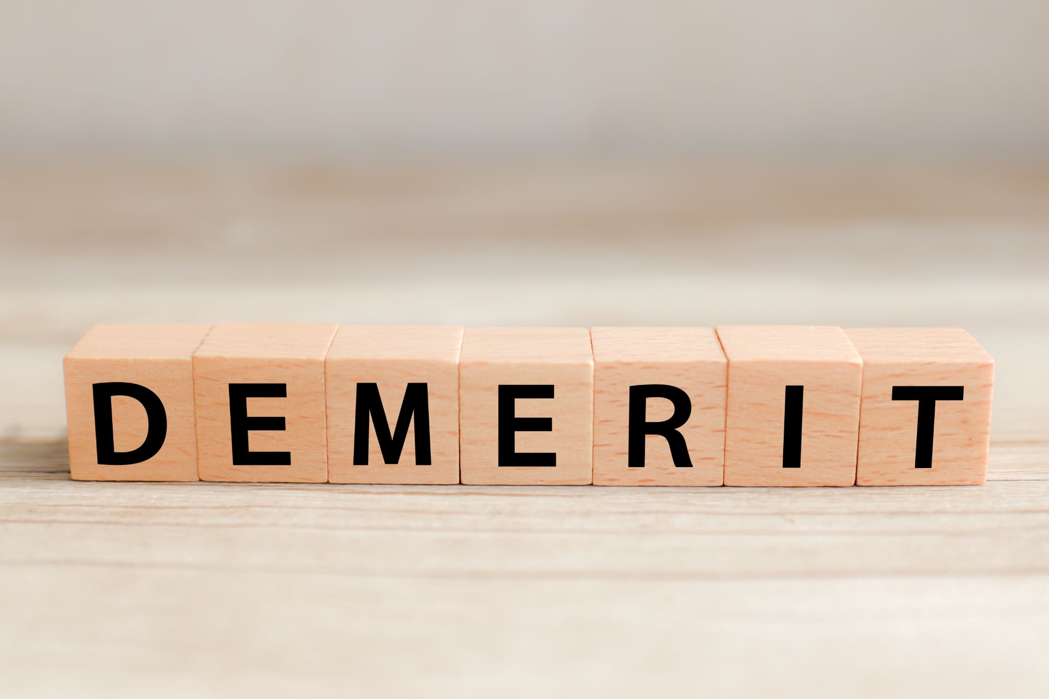 銀歯をセラミックにするデメリットのイメージ