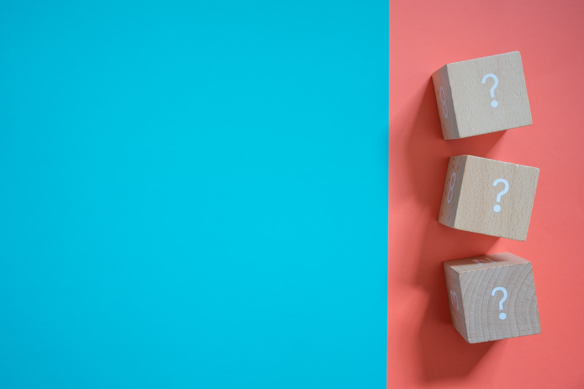 親知らずに痛みが生じる原因について考えるイメージ