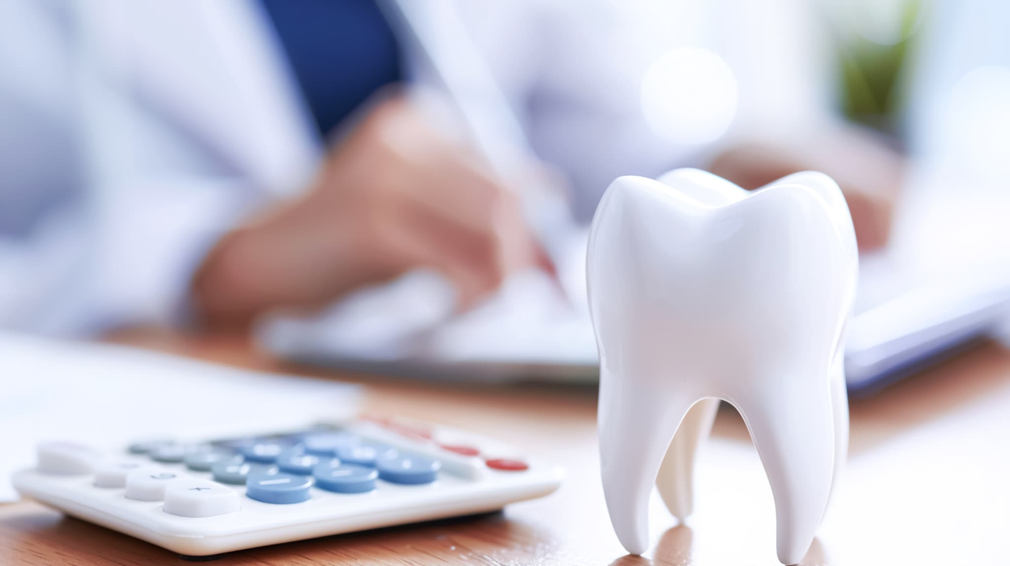 セラミックの歯の値段のイメージ