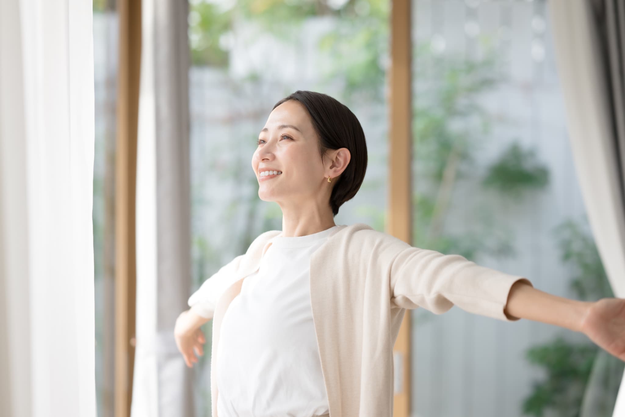 顎関節症を予防するためストレスをためないよう心がける女性